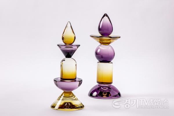 [크기변환](사진자료3) 정정훈, Poison 1, 2, 2025, 유리, 400x147x147mm, 430x170x170mm.jpg