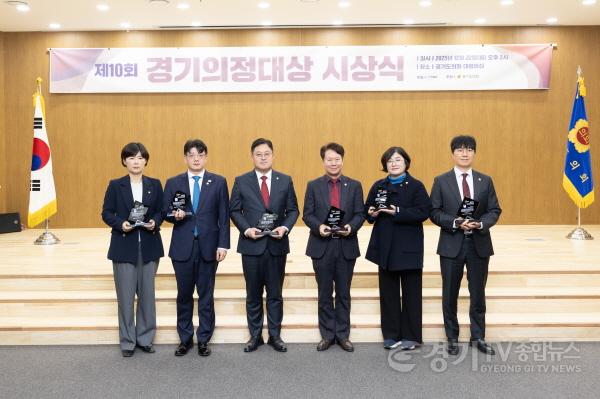 [크기변환]경기의정대상 수상(12월 22일).jpeg