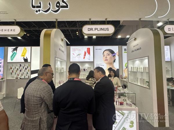 [크기변환]1-2. (주)에스스킨이 2025 두바이 미용전 용인시 단체관에 참가한 모습..jpeg