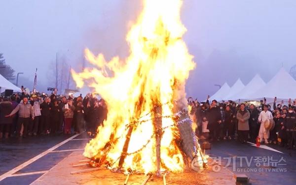 [크기변환]2. 이천문화원 병오년 새해 해맞이 행사 개최1.jpeg