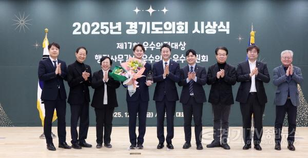 [크기변환]251229 황대호 의원, 대한민국시도의회의장협의회 제17회 우수의정대상 수상 (2).jpg