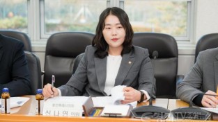 [크기변환]20251204 용인특례시의회 자치행정위원회, 자율방범대 지원 전부개정조례안 간담회 개최(3).jpg