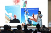 [크기변환]1-2. 16일 제205차 화성경제인포럼에서 이수정 (주)아인아르스 대표이사가 강연을 하고 있다.jpg