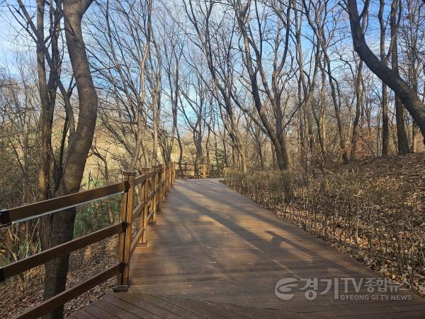 [크기변환]1-2. 용인특례시가 수지구 상현동 서봉숲속 근린공원에 조성한 서봉숲길.jpg