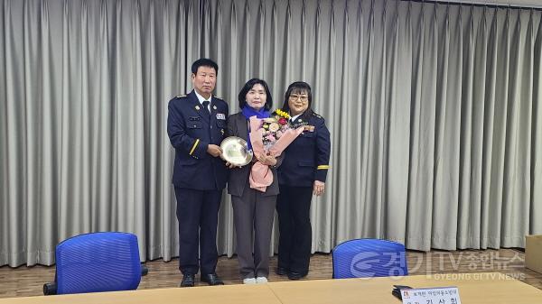 [크기변환](사진)박명수·황세주 도의원, 보개면 남·여 의용소방대 감사패 수상 (1).jpg