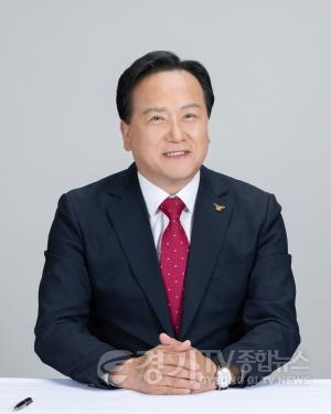 [크기변환]이권재 오산시장 기고사진.jpg