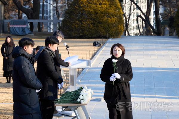 [크기변환]20260102 용인특례시의회, 현충탑 참배로 새해 의정활동 시작(3).jpg