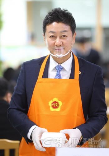 [크기변환]260102 김진경 의장, 2026년 새해맞이 의회사무처 직원 격려 오찬...힘찬 출발 응원 (4).jpg