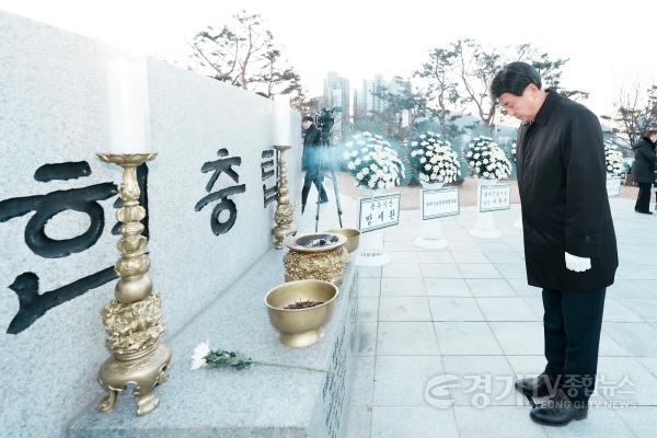 [크기변환]광주시, 2026년 병오년 새해맞이 현충탑 참배…순국선열 희생정신 기려 (2).jpg