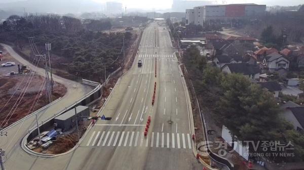 [크기변환]1-1. 용인특례시는 31일 보개원삼로 1.88㎞ 구간을 기존 왕복 2차로에서 4차로로 임시 확장 개통했다.jpg