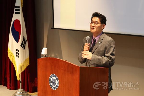 [크기변환]3-2. 윤성진 화성특례시 제1부시장이 2026년도 제1기 화성특례시 6급 핵심인재과정 입교식에서 당부말씀을 전하고 있다.jpg