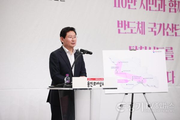 [크기변환]11-2. 이상일 용인특례시장은 지난해 12월 31일 시청에서 긴급 기자회견을 열고 일각에서 나오는 용인 반도체 산단 이전 발언에 대해 “나라를 망치려는 무책임한 주장”이라고 비판했다..jpg