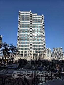 [크기변환]안양 냉천 행복주택(필름 부착 외관 사진).jpeg