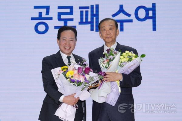 [크기변환]2-3. 신호정 평동 주민자치회장, 제4대 수원시 주민자치협의회장 취임.jpg