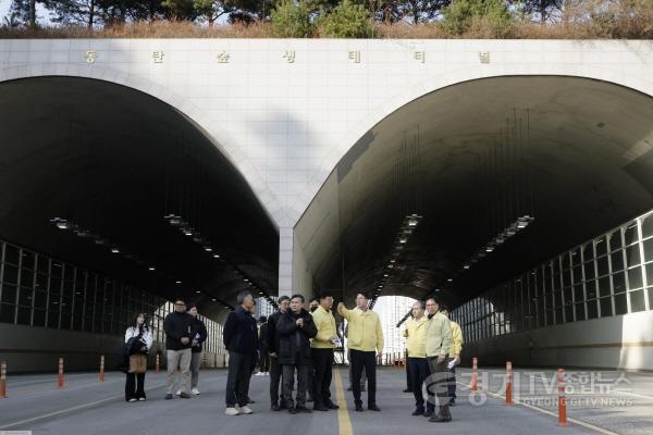 [크기변환]1-1. 정명근 화성특례시장이 현장점검을 하고 있다.jpg