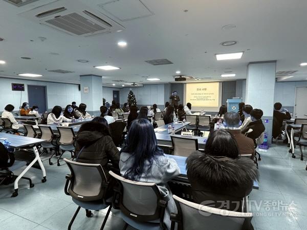 [크기변환]3-1. 다보스병원 양성범 이사장이 8일 다보스병원에서 의료분야 진로체험에 앞서 학생들을 대상으로 특강을 하고 있다..jpg