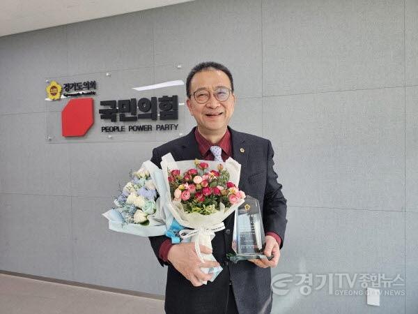 [크기변환]백현종 국민의힘 대표의원, ‘제17회 우수의정대상’ 수상3.jpg