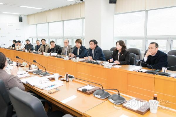 [크기변환]20260116 용인특례시의회 임현수 의원, 용인시 도시계획 조례 개정을 위한 간담회 개최(2).jpg