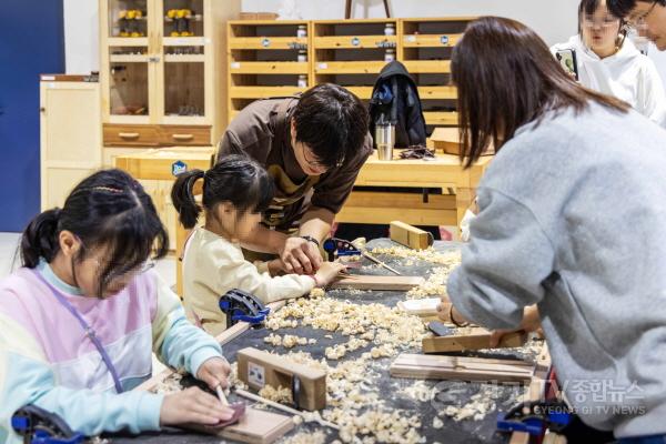 [크기변환](사진자료3) 경기공예창작지원센터_공예 교육.jpg