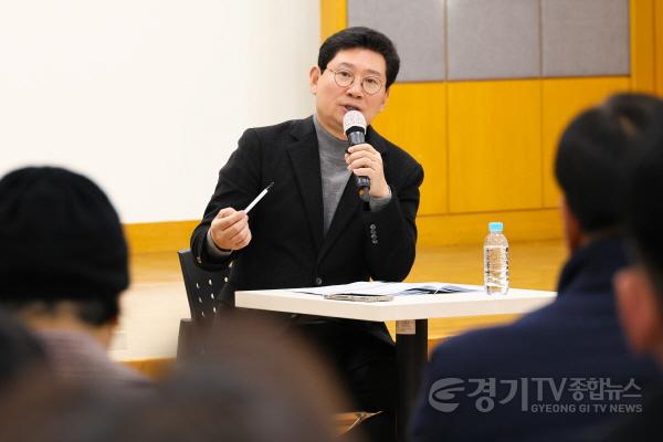 [크기변환]1-3. 이상일 용인특례시장은 20일 양지읍원삼면백암면 주민들과 권역별 소통간담회를 진행했다.jpg