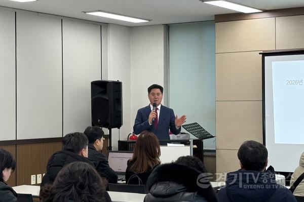 [크기변환]260122 경기도의회 정하용 의원, 지석1어린이공원 재정비사업 주민설명회 참석…어린이 물놀이장 조성 의견 청취 (1).jpg