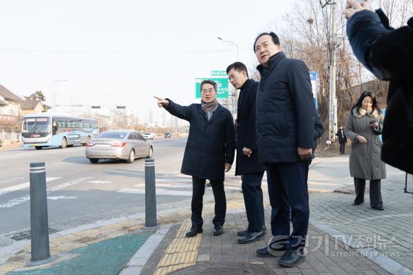 [크기변환]북오산IC 진입로 확장 현장 점검(1).jpg