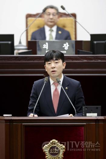 [크기변환](사진)인천시의회 신성영 의원, 의정 성과 부정한 인천경제청장 공모는 지방의회 경시한 중대한 오판.jpg