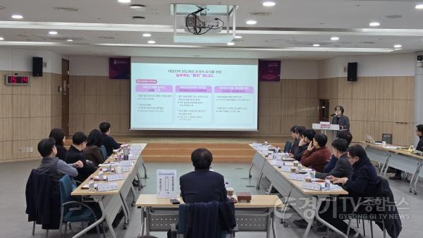 [크기변환]9. 26일 용인특례시청 비전홀에서 열린 2026년 제1회 반도체산업 경쟁력강화위원회 회의 모습 (1).jpg