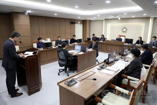 [크기변환]사진1) 수원시의회 제398회 임시회_환경안전위원회 안건심사.jpg