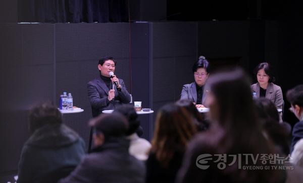 [크기변환]1-1. 1월 30일 오전 용인미디어센터에서 기흥구 구갈동과 보라동 지역 주민과의 간담회가 열렸다..jpg