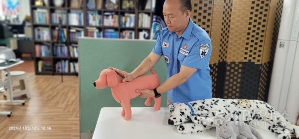 [크기변환]6-2. 지난해 진행한 반려동물 응급처치 교육 현장 사진.jpg