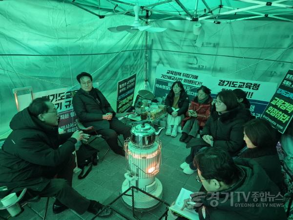 [크기변환]260128 안광률 의원, 기간제 사서교사 경력 인정 논란 현장 점검 (2).jpg