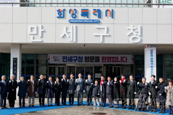 [크기변환]2. 주요 내빈 기념 사진.jpg