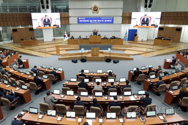 [크기변환]260203 김진경 의장, 제388회 임시회 본회의 개회...“책임의 무게 되새기는 의회되어야” (4).jpg