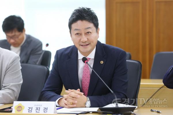 [크기변환]260203 김진경 의장, 경기도-경기도청공무원노조 단체협약에 당사자로 첫 참석...노동이 존중받는 환경 만들기에 책임 다할 것 (2).jpg