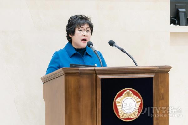 [크기변환]사진１。 용인특례시의회 장정순 의원이 5일 열린 제300회 임시회 제1차 본회의에서 5분 자유발언을 하고 있다。.jpeg