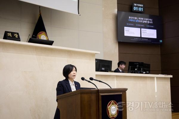 [크기변환]사진3. 신현녀 의원이 11일 열린 제300회 임시회 제2차 본회의에서 5분 자유발언을 하고있다..jpg