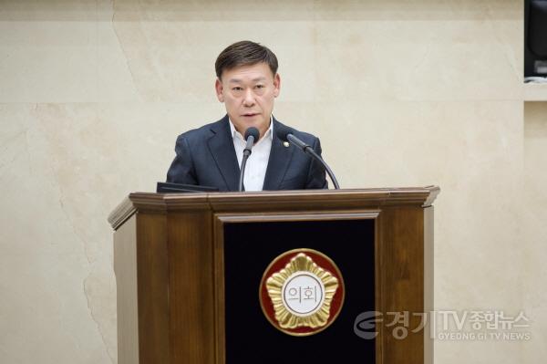 [크기변환]사진2. 황재욱 의원은 11일 열린 제300회 임시회 제2차 본회의에서 5분 자유발언을 하고있다..jpg