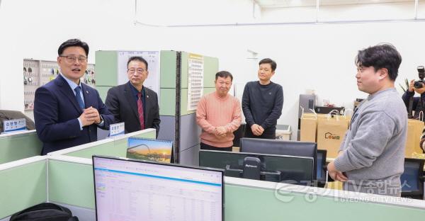 [크기변환]백현종 경기도의회 국민의힘 대표의원. 도의회 현업부서 직원 격려 나서2.jpg