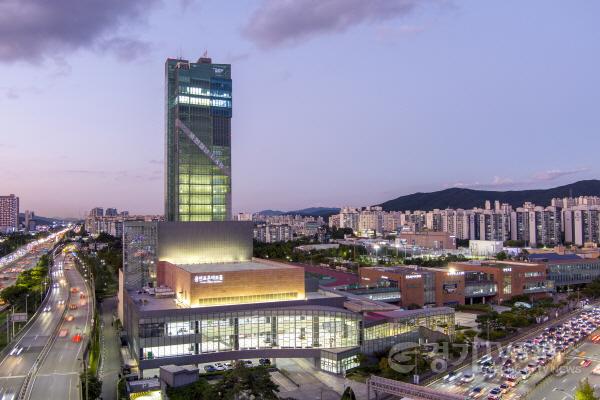 [크기변환]1-3. 용인포은아트홀 전경.jpg