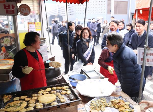 [크기변환]사진자료(수원 조원시장 방문).jpg