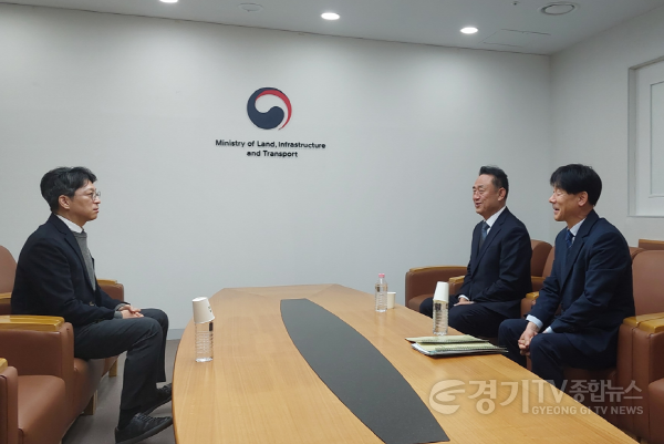 [크기변환]05-이충우 여주시장, 국토교통부에 강천역 신설 건의(1).png