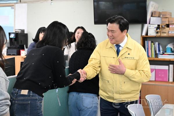 [크기변환]2026.02.19.시흥시청 직원 격려 인사 (1).jpg