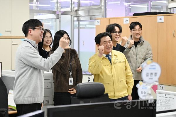 [크기변환]2026.02.19.시흥시청 직원 격려 인사 (6).jpg