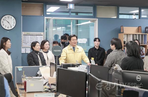 [크기변환]2026.02.19.시흥시청 직원 격려 인사 (2).jpg