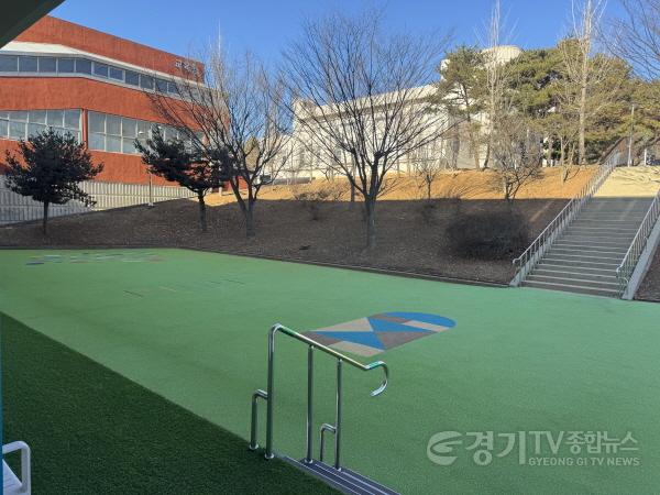 [크기변환]1. [사진자료] 경기창작캠퍼스 갯벌놀이터 유료 운영 전환_갯벌마당.jpg