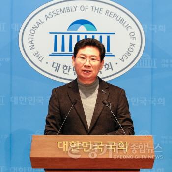 [크기변환]3-1. 24일 국회 소통관에서 이상일 시장이 기자회견을 하고 있다.jpg