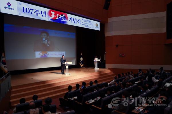 [크기변환]1-2. 1일 시청 에이스홀에서 열린 제107주년 3.1절 기념식에 참석한 이상일 시장이 기념사를 하고 있다.jpg