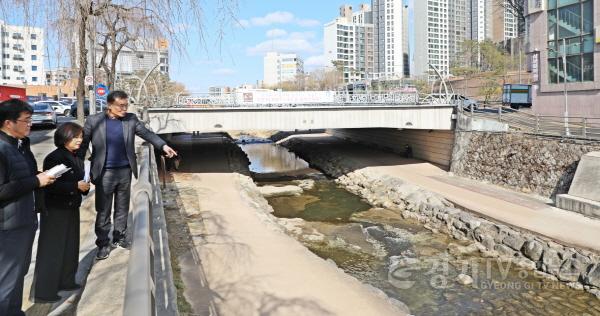 [크기변환]1. 황규돈 팔달구청장, 주요 현안 지역 현장방문.JPG