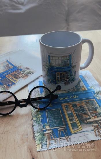 [크기변환][사진자료5] 전시 연계 교육_AI로 나만의 굿즈 머그컵 만들기.jpg